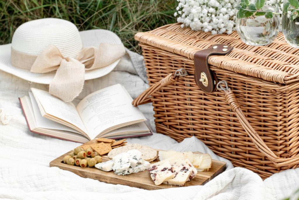 picnic hamper